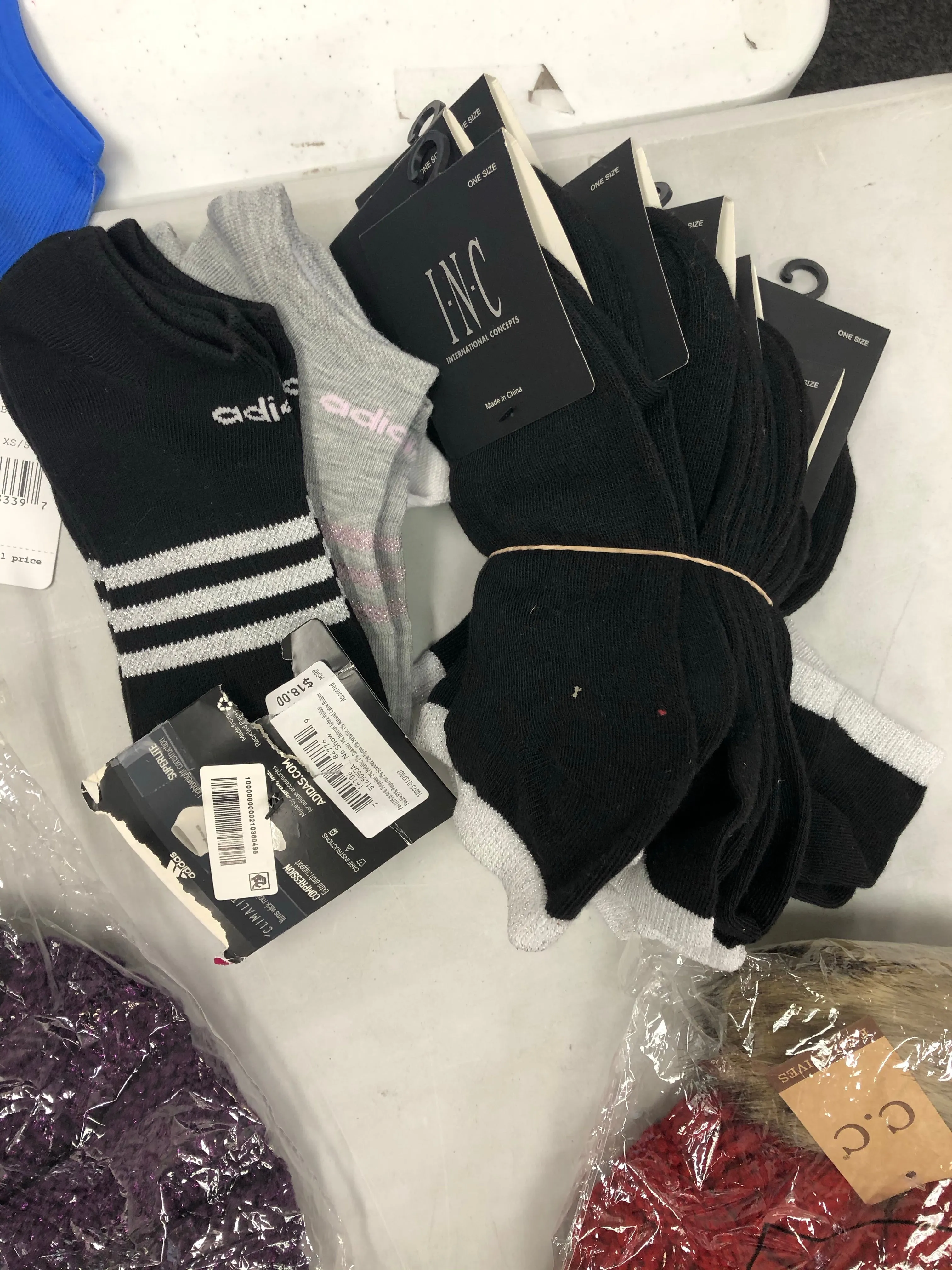 Women's Accessories Wholesale Lot, CALVIN KLEIN, GIANI BERNIN, ADIDAS, FREE PEOPLE, AMERICAN APPAREL, INC and more, 37 items, Shelf Pulls, MSRP $734