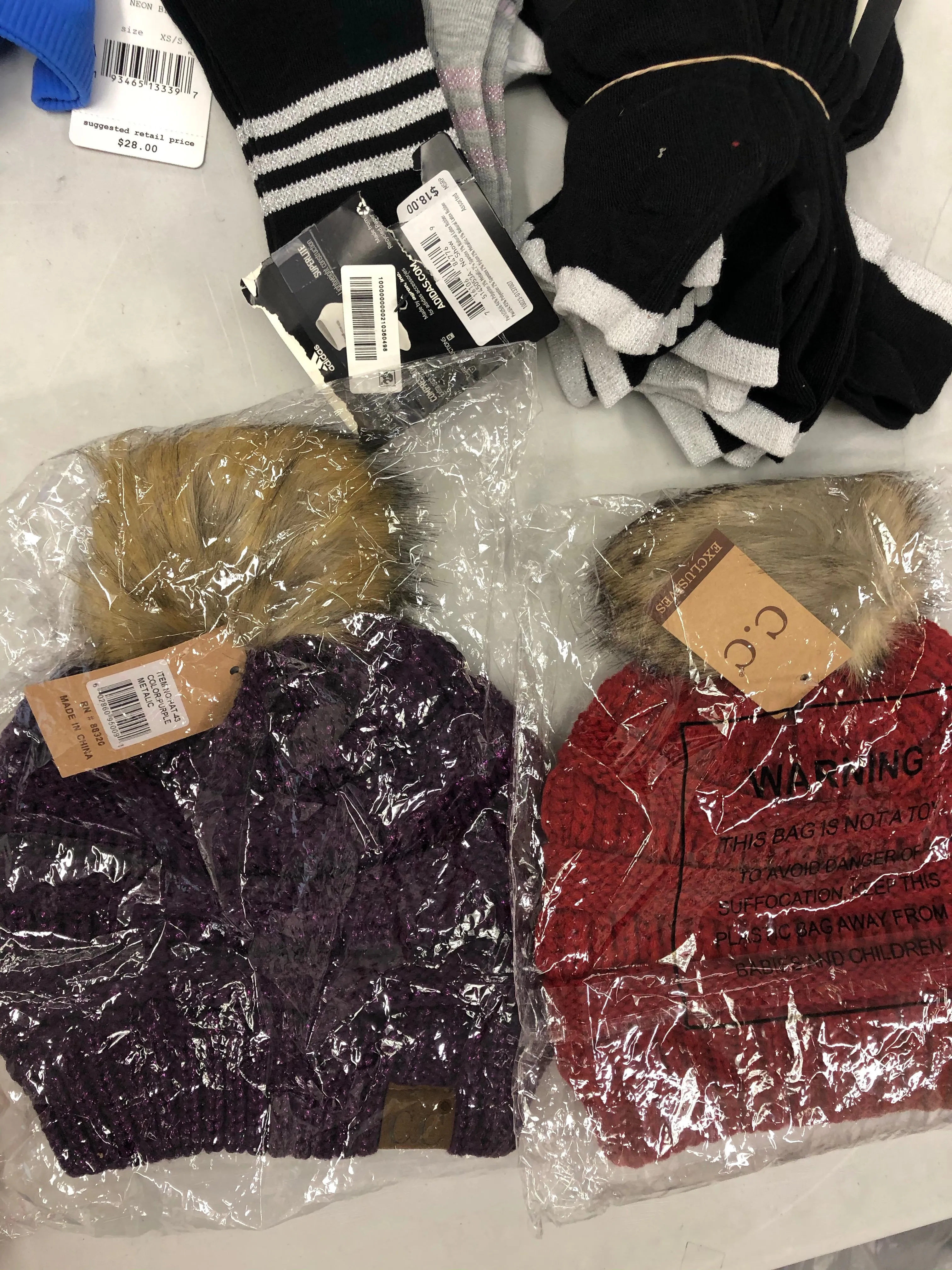 Women's Accessories Wholesale Lot, CALVIN KLEIN, GIANI BERNIN, ADIDAS, FREE PEOPLE, AMERICAN APPAREL, INC and more, 37 items, Shelf Pulls, MSRP $734